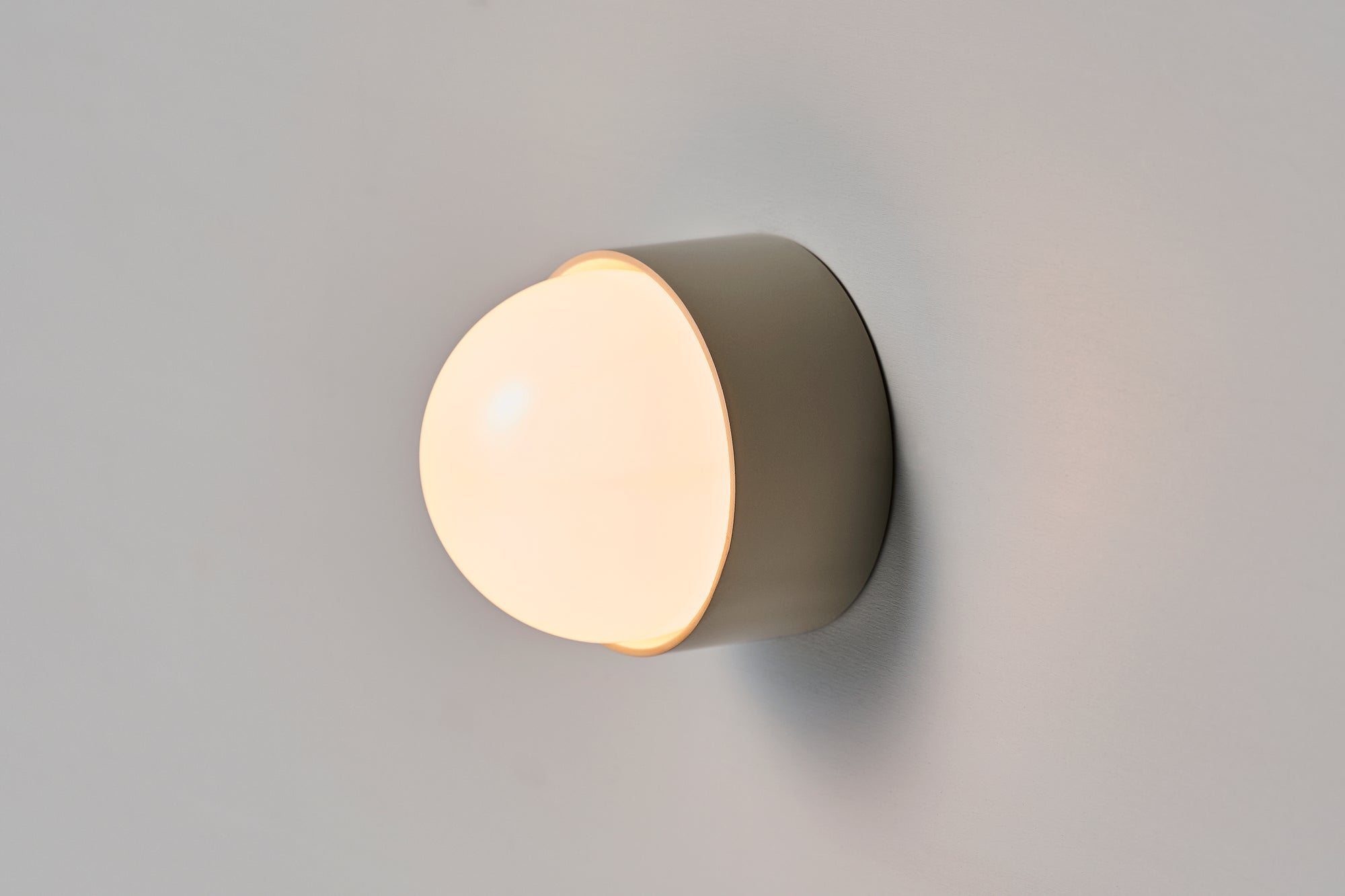 dim17_3_2000x.jpg?v=1731243151