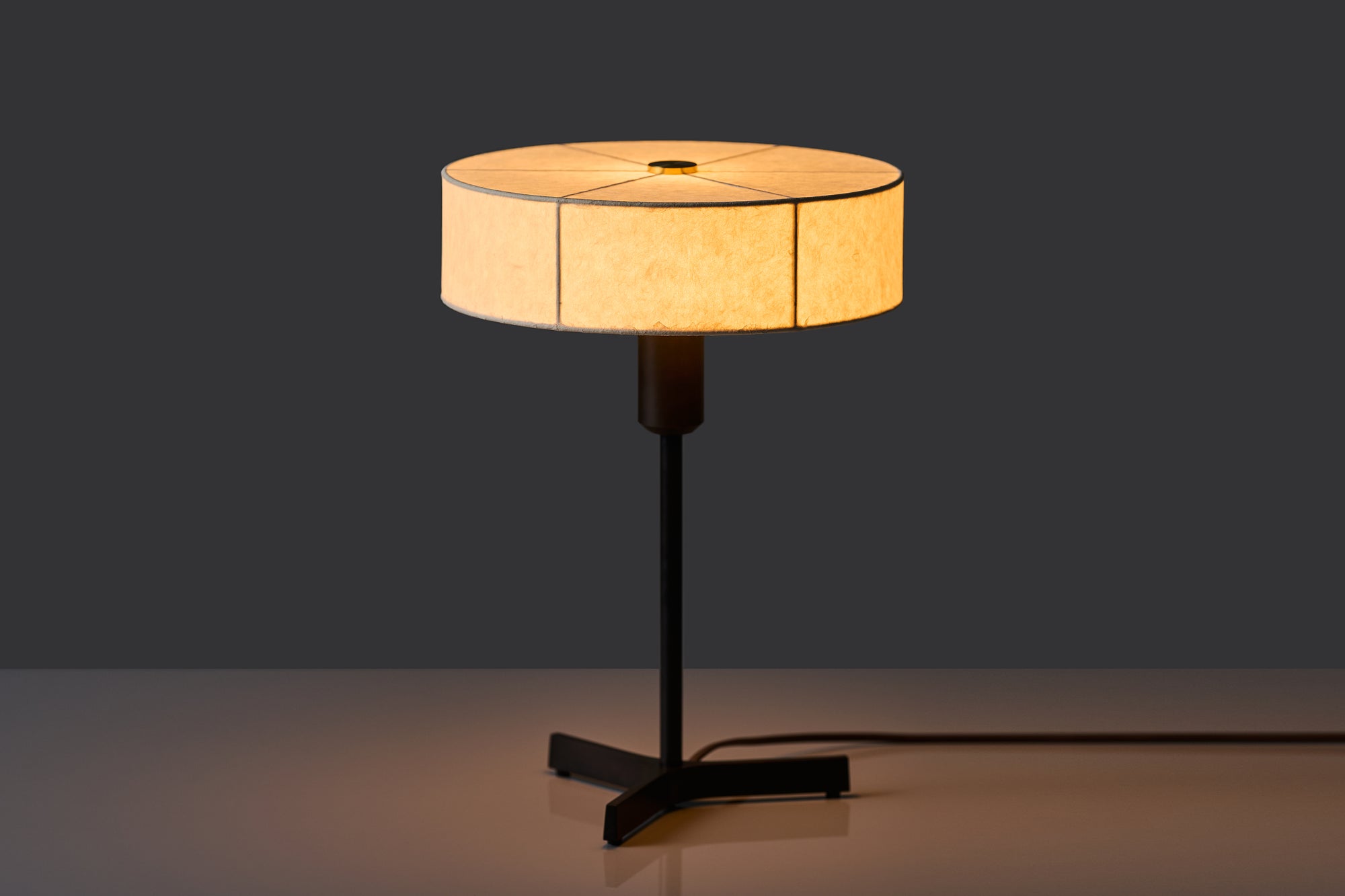 Mond table - NEW LIGHT POTTERY