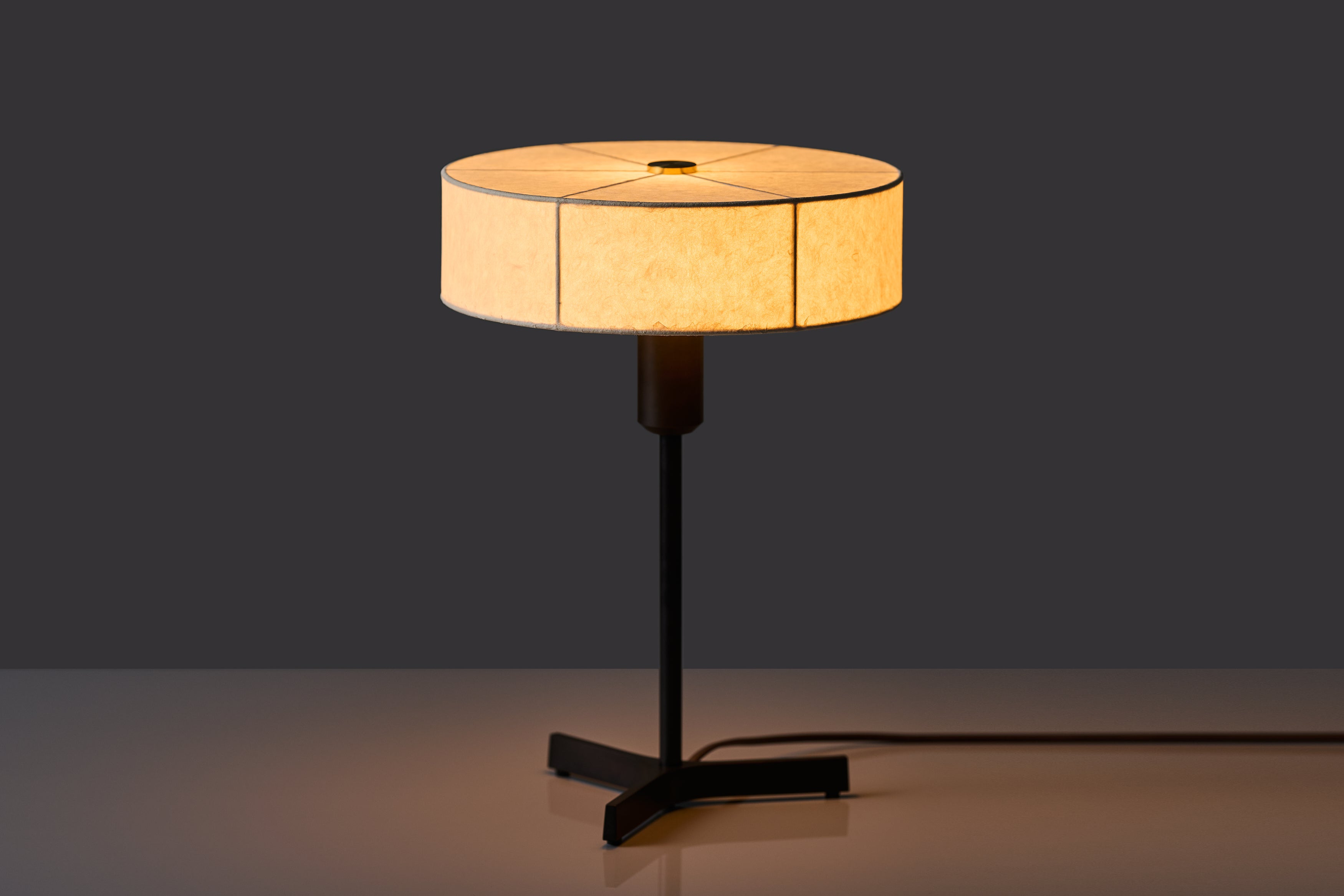 Mond table - NEW LIGHT POTTERY